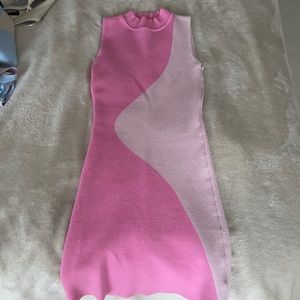 Fitted pink sleeveless sweater dress